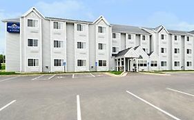 Microtel Inn & Suites By Wyndham New Ulm Exterior photo