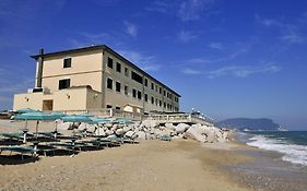 Hotel Brigantino Non Dista Porto Recanati Exterior photo