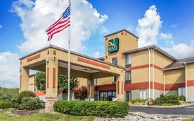 Quality Inn & Suites Lawrenceburg Exterior photo