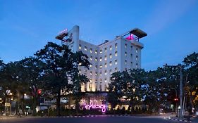 Moxy Bandung Hotell Exterior photo