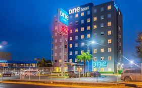 One Monterrey Aeropuerto Hotell Exterior photo