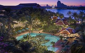 Anantara Riverside Bangkok Resort Exterior photo