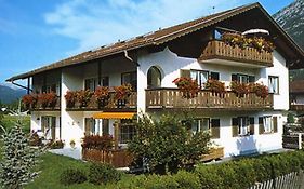 Apartments- Und Ferienhaus Anton Garmisch-Partenkirchen Exterior photo