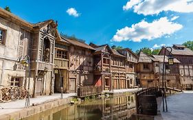 Les Quais De Lutece Hotell Plailly Exterior photo