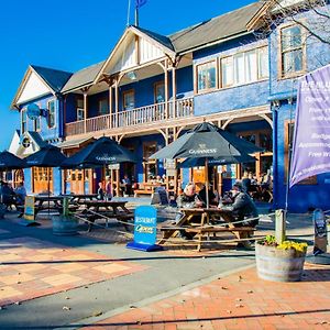 The Blue Pub Hotell Methven Exterior photo