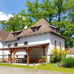 Penzion Pratr Hotell Třeboň Exterior photo