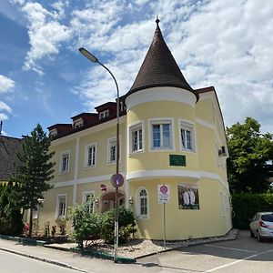 Gaestehaus Auerhahn Hotell Vöcklabruck Exterior photo