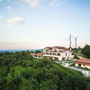 Zaara Estate Hotell Glavan Exterior photo