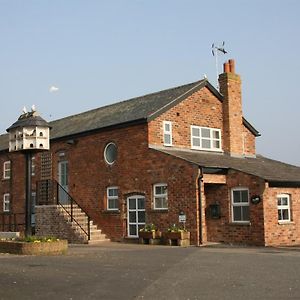 Wall Hill Farm Hotell Northwich Exterior photo