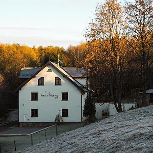 Penzion Sleglov Hotell Exterior photo