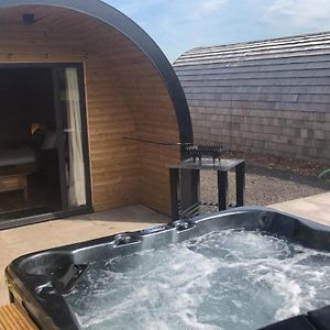 Superior Glamping Pod With Hot Tub Hotell Frodsham Exterior photo