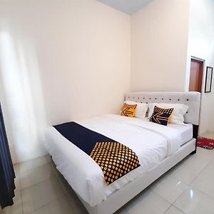 Spot On 3993 Zidney 2 Syariah Hotell Salatiga Exterior photo