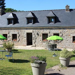 Domaine De Lesvaniel Bed and Breakfast Landudec Exterior photo