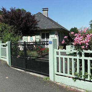 Chez Leontine Villa Vic-sur-Cère Exterior photo