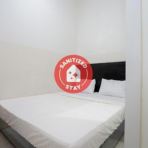 Spot On 2294 Mega Kost Hotell Palembang Exterior photo