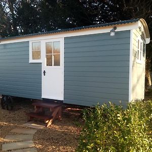 Yew Tree View Luxury Shepherd'S Hut Lägenhet Sturminster Newton Exterior photo