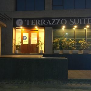 Terrazzo Suits Hotell Ahmedabad Exterior photo