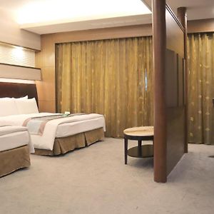 Ho Fong Business Stay Fengyuan Exterior photo