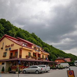 Pensiune Restaurant Route60 Hotell Ciucea Exterior photo