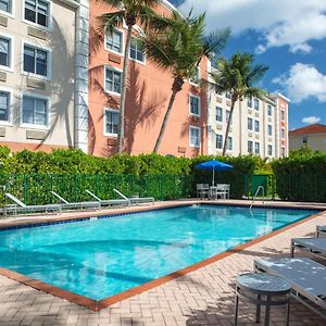 Baymont By Wyndham Miami Doral Hotell Exterior photo