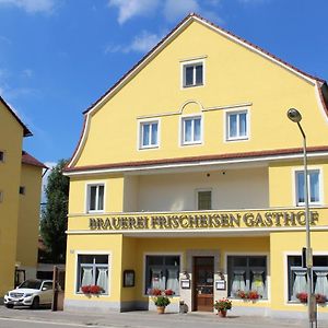 Brauerei Und Gasthof Frischeisen Hotell Kelheim Exterior photo