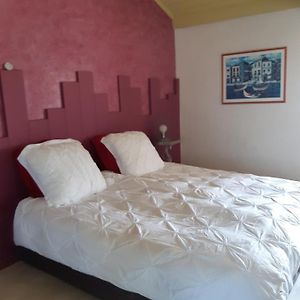 Chambre Double Avec Piscine Et Jacuzzi Bed and Breakfast Bernadets-Debat Exterior photo