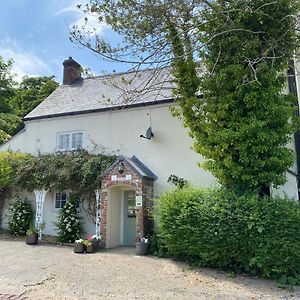 Heathcote House Bed and Breakfast Milborne Saint Andrew Exterior photo