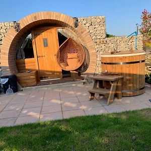 Romantic Escape Luxury Hobbit House With Hot Tub Lägenhet Sheerness Exterior photo