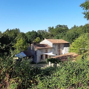 Grand Gite Dans Son Ecrin De Nature Hotell Saint-Laurent-du-Mottay Exterior photo