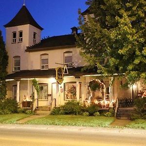 Auberge Les Deux Tours Hotell Chicoutimi Exterior photo