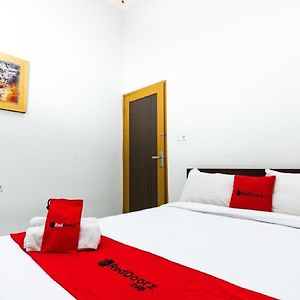 Reddoorz @ Hertasning Area 2 Hotell Makassar Exterior photo