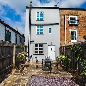 No8 Chepstow Bed and Breakfast Exterior photo