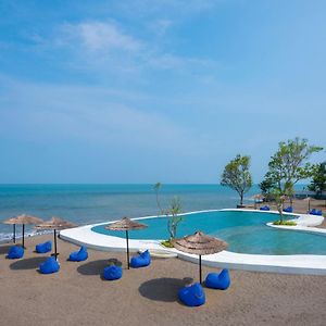 Novus Jiva Anyer Hotell Exterior photo