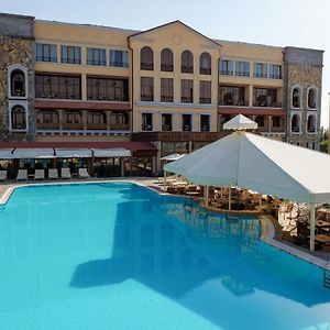 Caucasus Hotel Jerevan Exterior photo