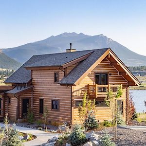 Private End Lakefront Cabin - Two Large Patios, Jacuzzi, Indoor Outdoor Fireplace Estes Park Exterior photo