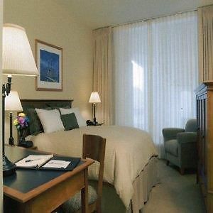 Charles F Knight Executive Education Center Hotell Saint Louis Room photo