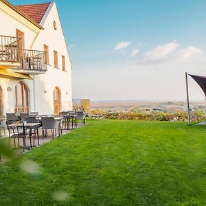 Weingut & Gaestehaus Zum Seeblick - Familie Sattler Hotell Jois Exterior photo