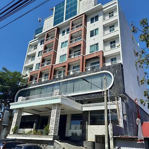 Grand Malebu Makassar Hotell Exterior photo