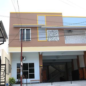 Reddoorz Syariah Near Suncity Mall Madiun Hotell Exterior photo