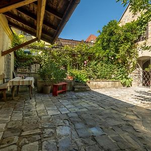 Altes Buergerhaus Hotell Dürnstein Exterior photo