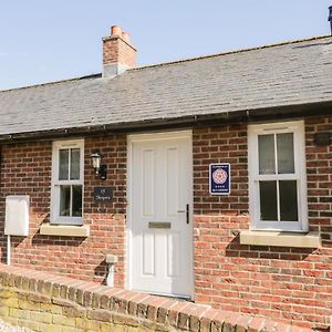 Sleepers Villa Whitby Exterior photo