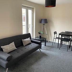 Lovely 1 Bedroom Studio Apartment - Merthyr Tydfil Exterior photo