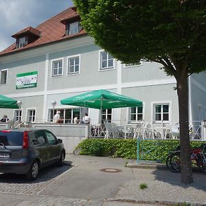 Goldenes Schiff Hotel-Mietparkplaetze Engelhartszell Exterior photo