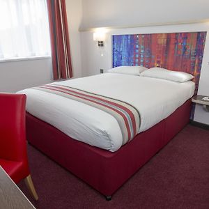 Ramada By Wyndham Milton Keynes Hotell Newport Pagnell Exterior photo