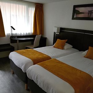 Kyriad Lille Est - Hem Hotell Exterior photo