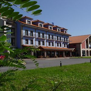 Hotel Cristina Noreña Exterior photo