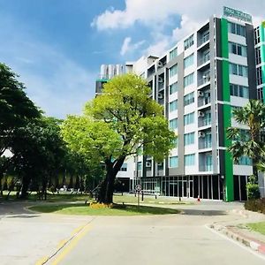 Big Tree Residence Bangkok Exterior photo