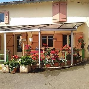 Gite A La Ferme Hotell Montesquieu-Avantes Exterior photo