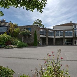 Distinction Luxmore Hotel Te Anau Exterior photo