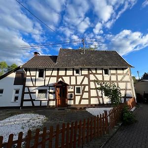 300 Jahre Altes Renoviertes Fachwerkhaus Villa Peterslahr Exterior photo